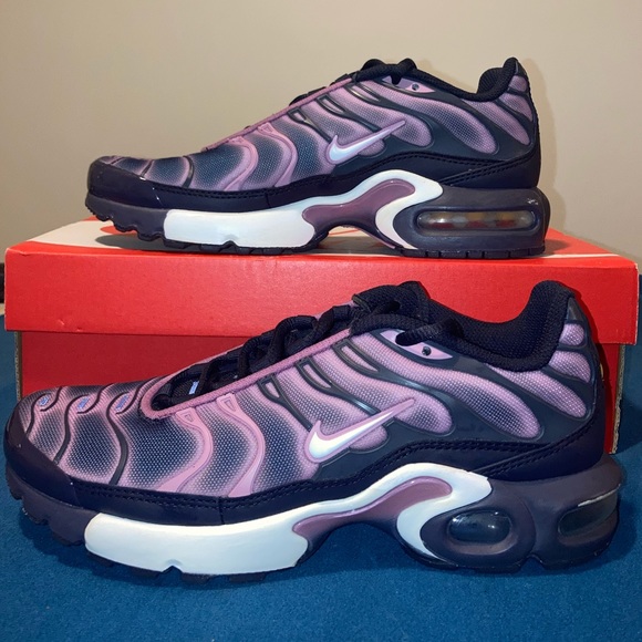 pink air max plus vapormax